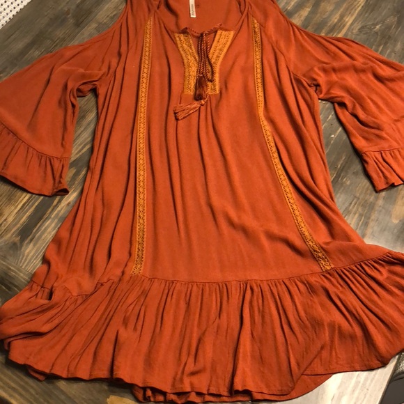 mittoshop Dresses & Skirts - Stunning Rayon Cold Shoulder Dress. Large.